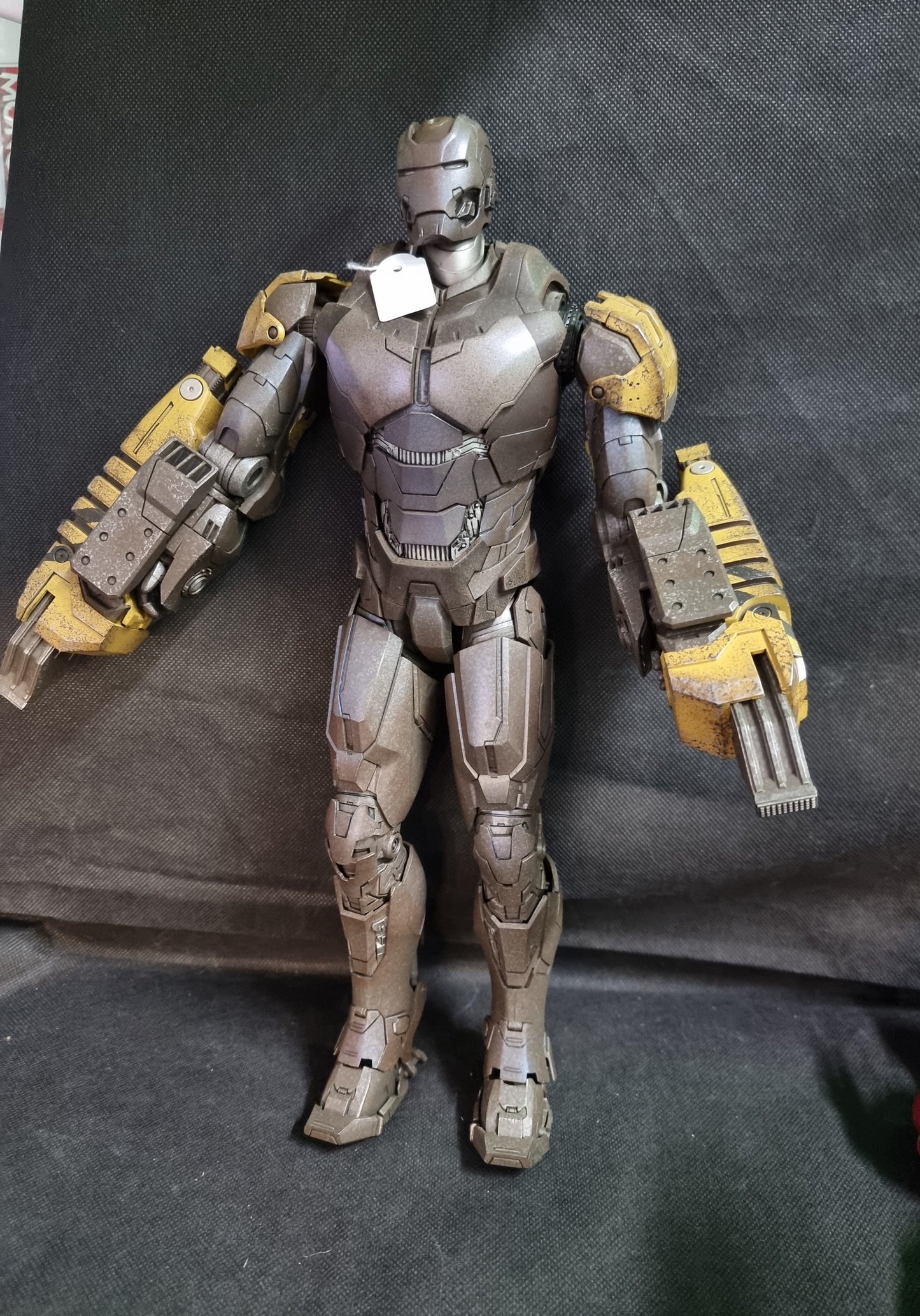 IRON MAN 3 STRIKER (MARK XXV) 1/6TH SCALE COLLECTABLE HOT TOY FIGURINE (NO BOX)