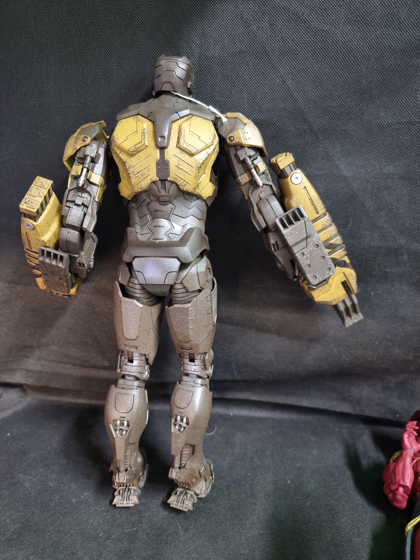 IRON MAN 3 STRIKER (MARK XXV) 1/6TH SCALE COLLECTABLE HOT TOY FIGURINE (NO BOX)