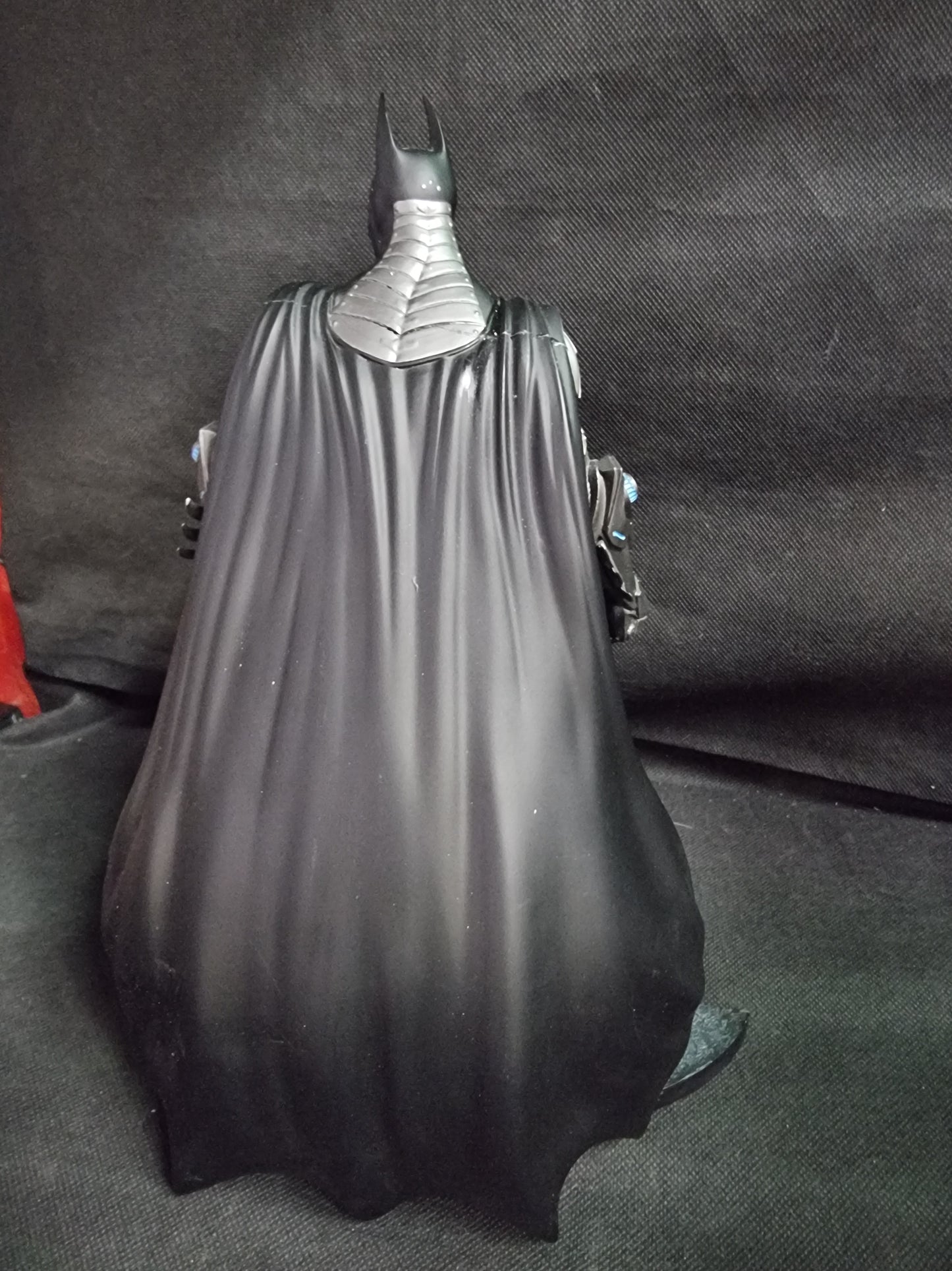 DC Comics ARKHAM ASYLUM Armored Batman Statue (BROKEN CAPE)