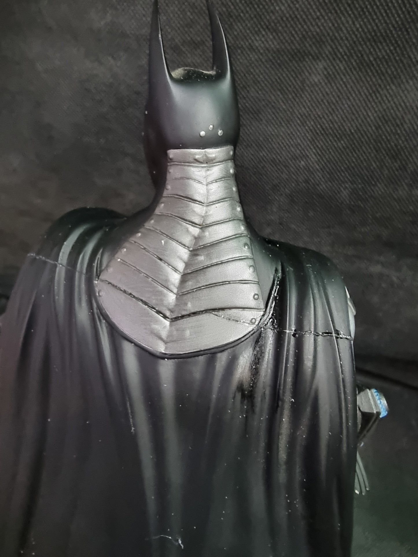 DC Comics ARKHAM ASYLUM Armored Batman Statue (BROKEN CAPE)