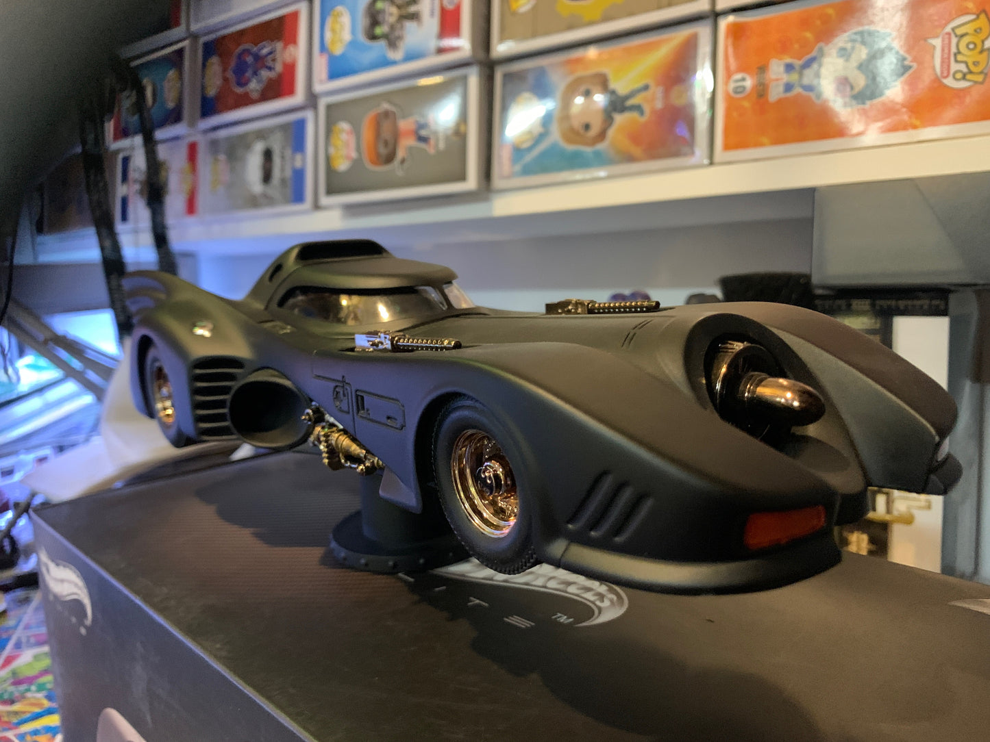 Hot Wheels Elite Batman Returns Batmobile (1:18 Scale)