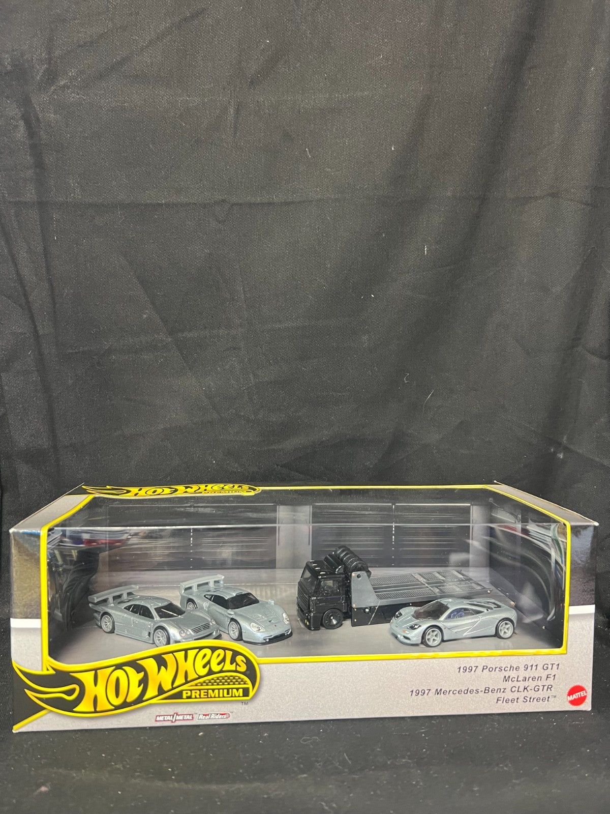 Hot Wheels Premium Collector Diorama 90s Supercars Set Porsche 911, CLK, McLaren