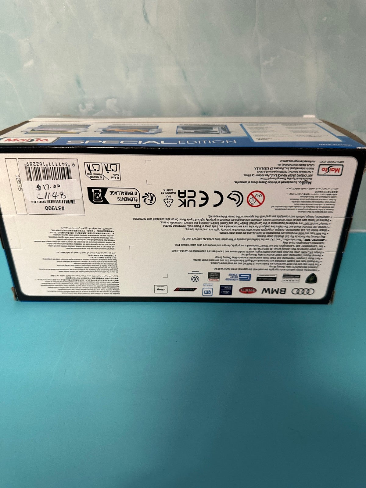 Maisto Special Edition Porsche 911 GT2 RS 1:24 Scale Diecast Model