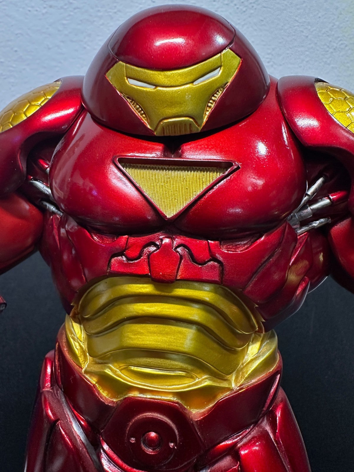 Invincible Iron Man Hulkbuster - Bowen Designs - Marvel Universe 473/1500 Rare