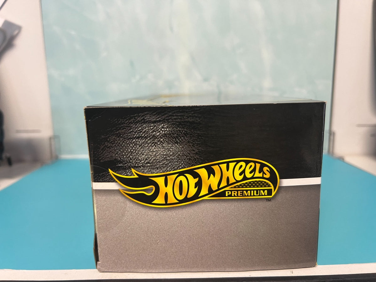 Hot Wheels - DieCast Premium Collector Fleet Street