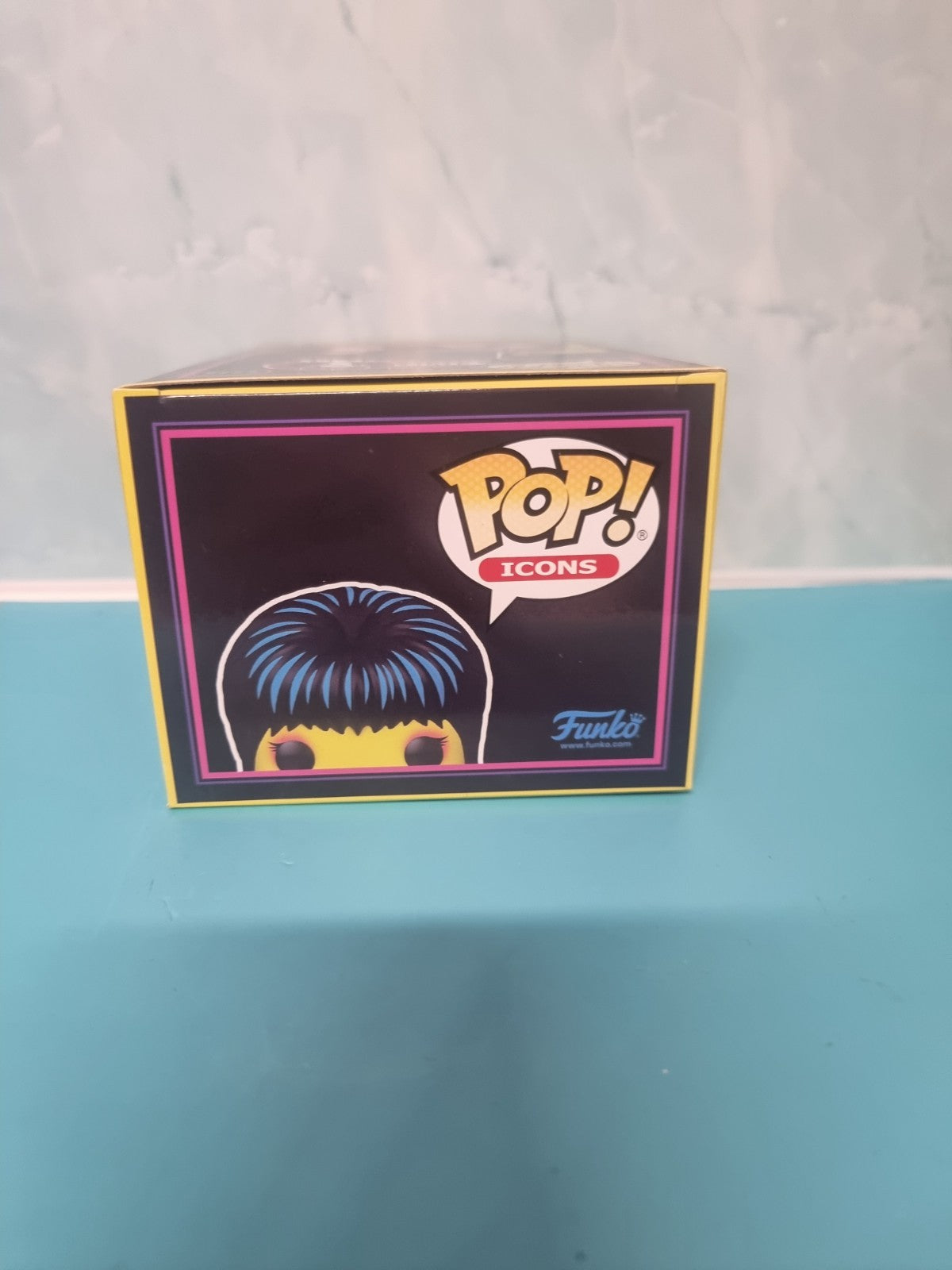 Funko POP! Vinyl Figure - 68 Elvira 40 Years - Elvira (SE) (Black Light)