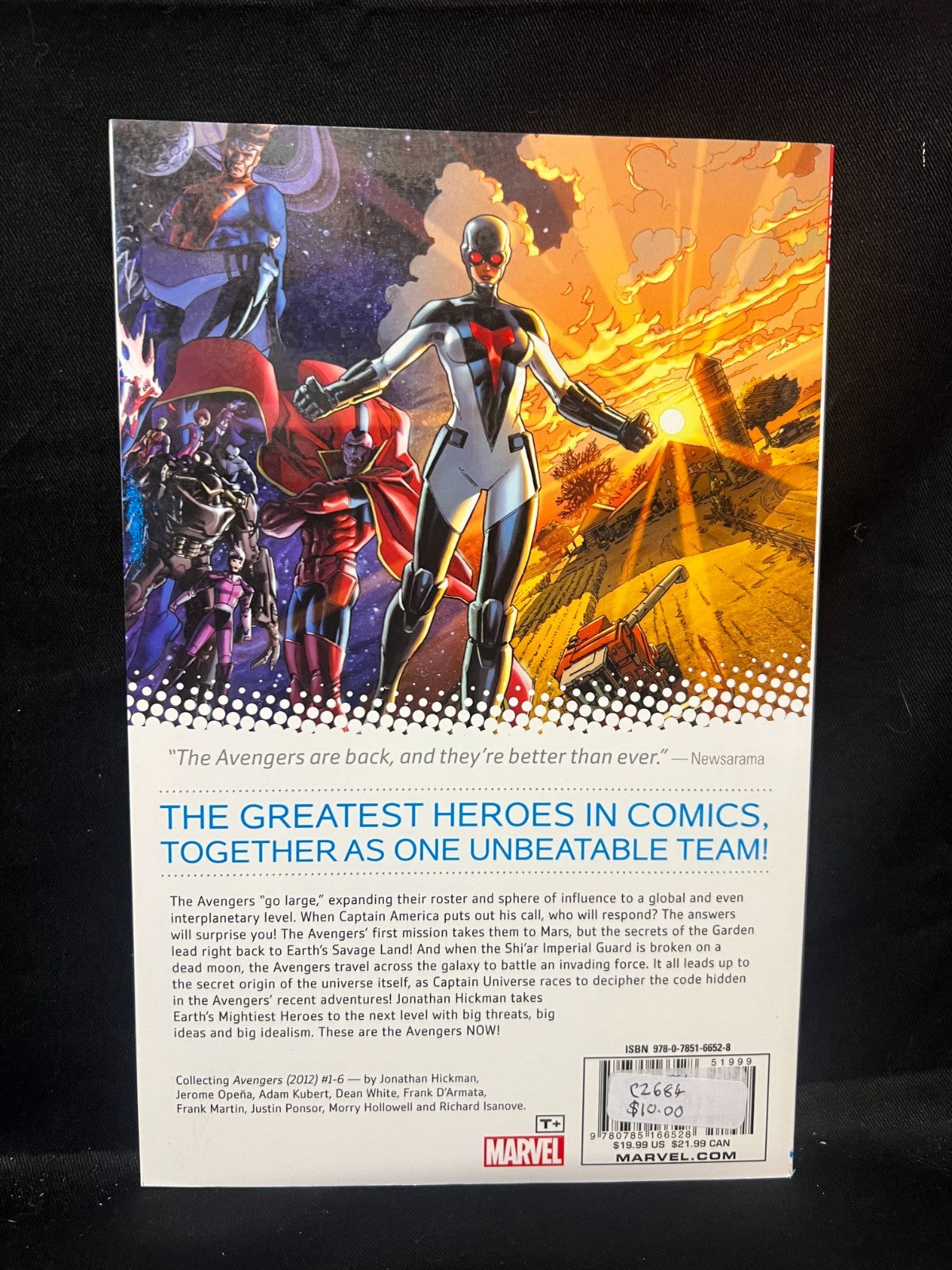 Avengers - Volume 1: Avengers World (Marvel Now) by Jonathan Hickman