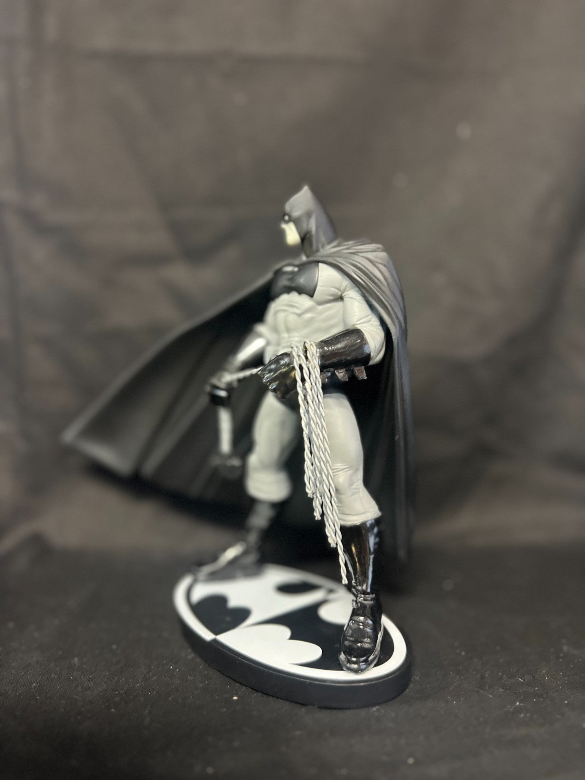 DC COLLECTIBLES BATMAN BLACK & WHITE STATUE BY FRANK MILLER SECOND EDITION