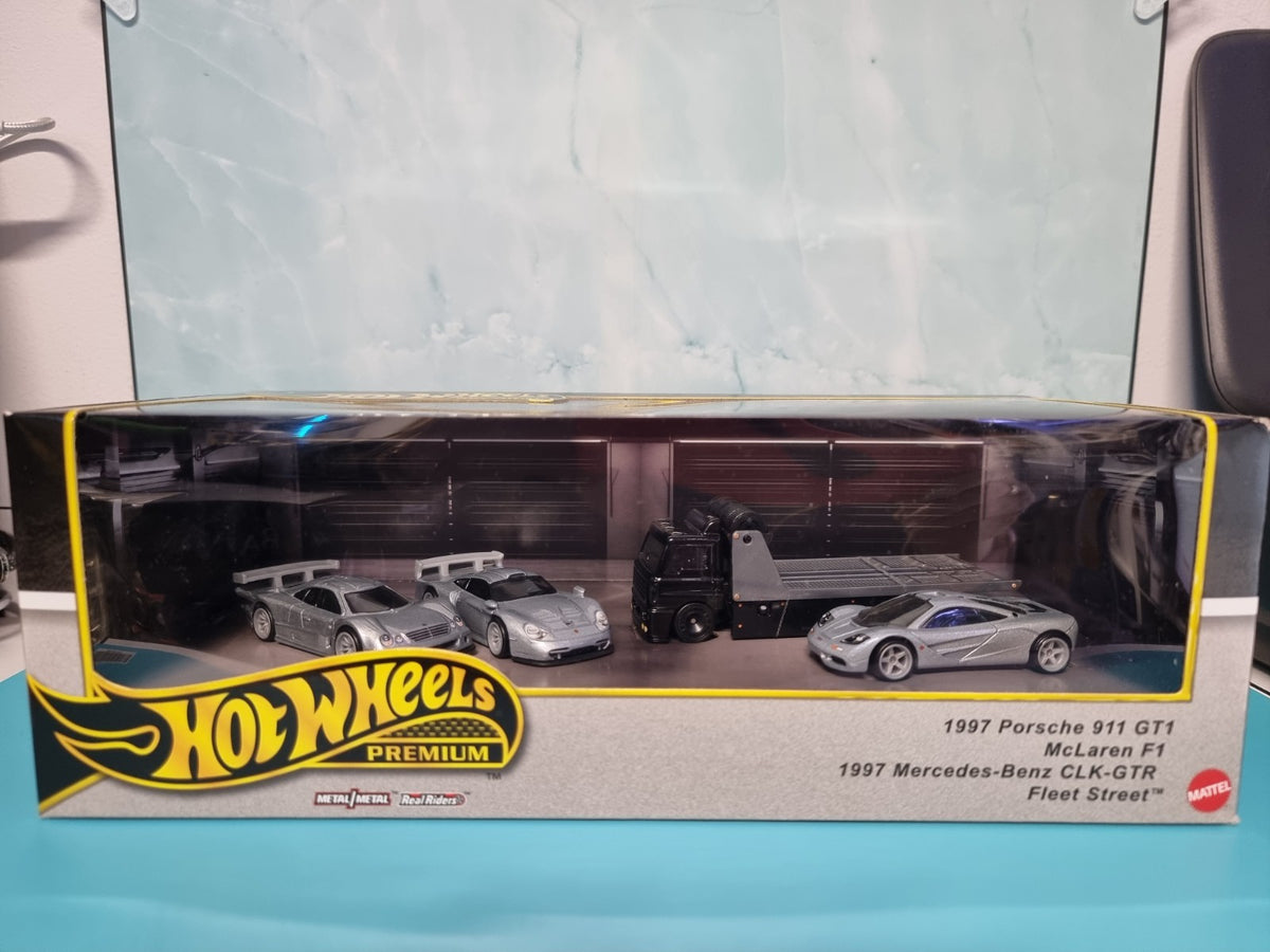 Hot Wheels Premium Collector Diorama 90s Supercars Set Porsche 911 CLK McLaren