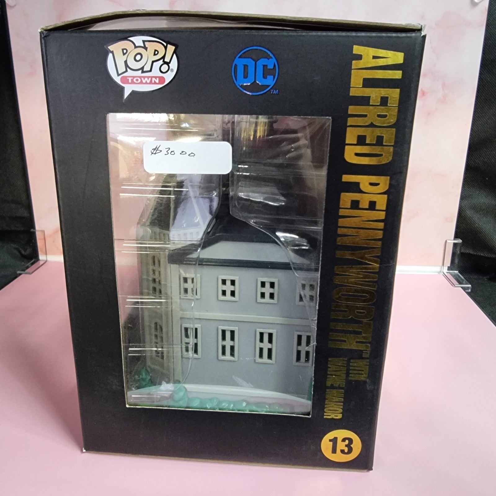 Funko Pop! Town: DC Universe - Alfred Pennyworth with Wayne Manor #13