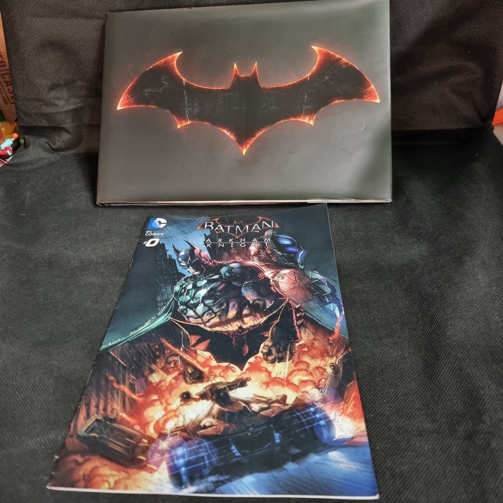 Batman Arkham Knight Limited Edition - PS4 Playstation 4 Statue, Book & Comic.