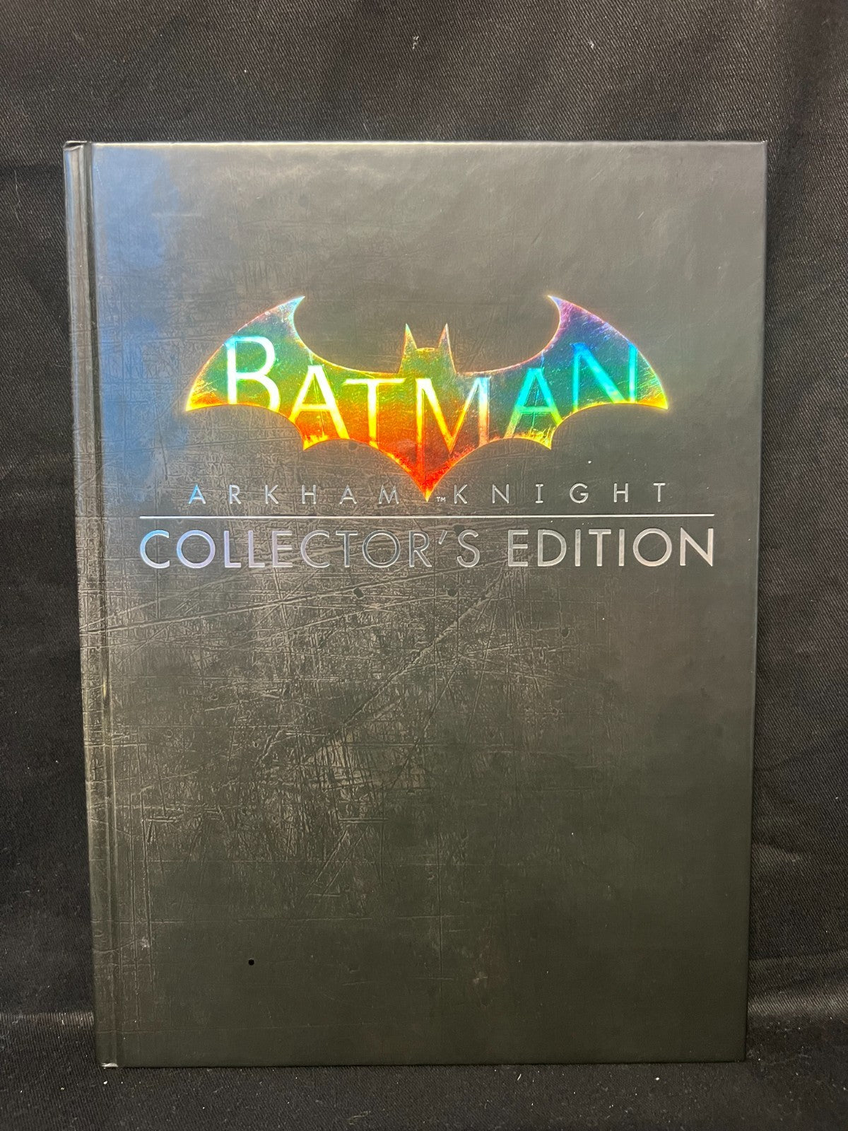 BATMAN Arkham Knight Collectors edition  2015 HARDBACK BOOK AND INSERTS