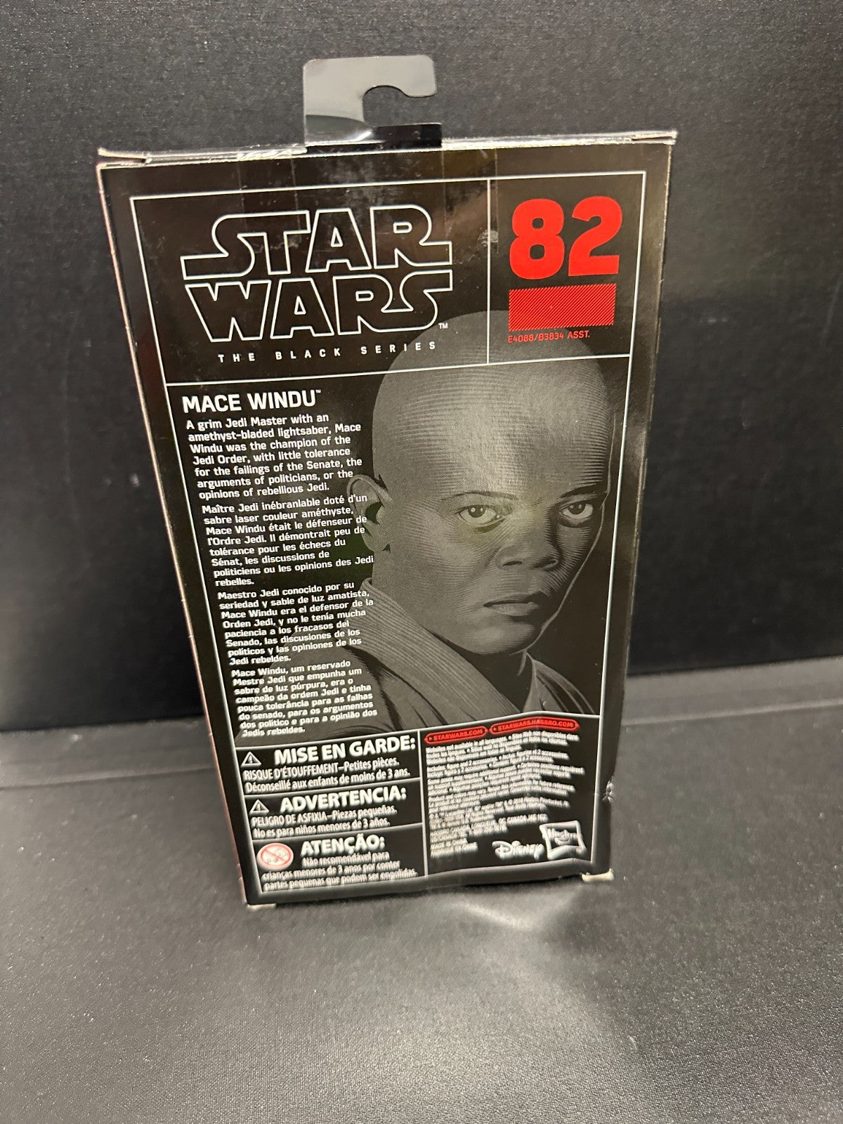 Star Wars The Black Series Mace Windu #82 6 inch Action Figure (damaged box)