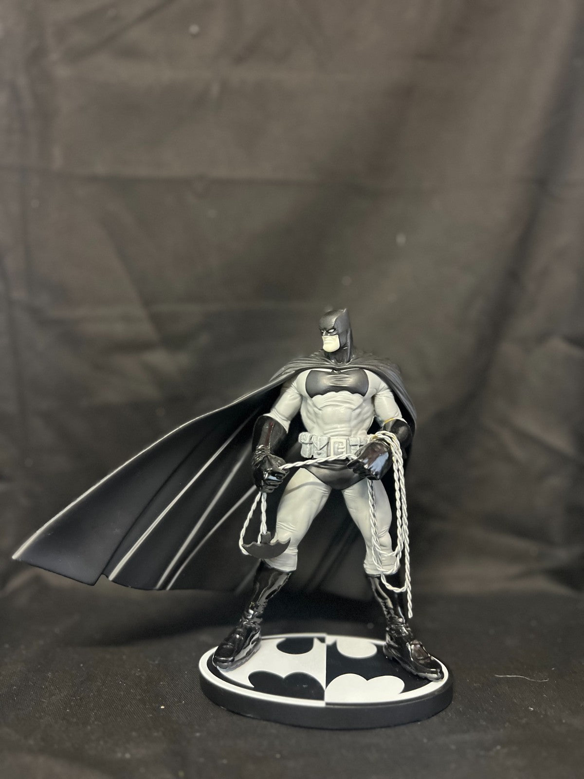 DC COLLECTIBLES BATMAN BLACK & WHITE STATUE BY FRANK MILLER SECOND EDITION