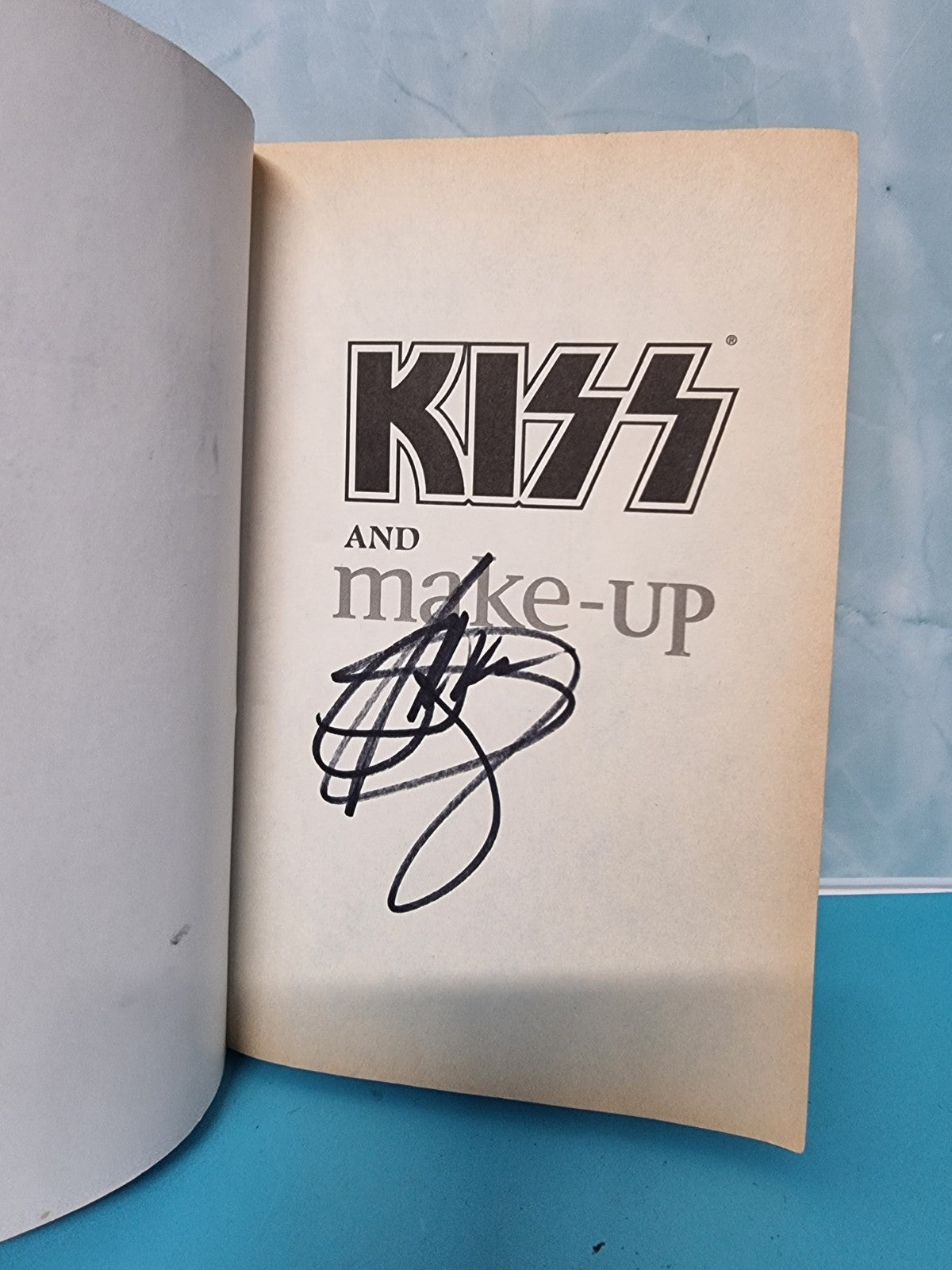 GENE SIMMONS SIGNED PAPERBACK BOOK KISS AND MAKE UP AUTOBIOGRAPHY