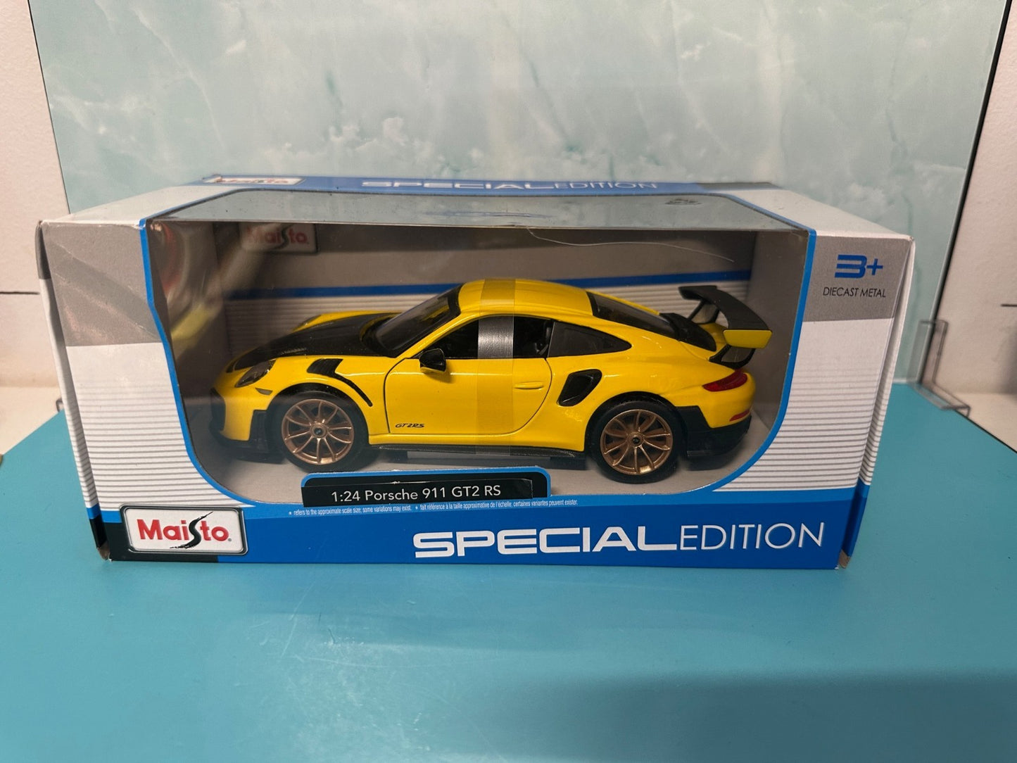Maisto Special Edition Porsche 911 GT2 RS 1:24 Scale Diecast Model