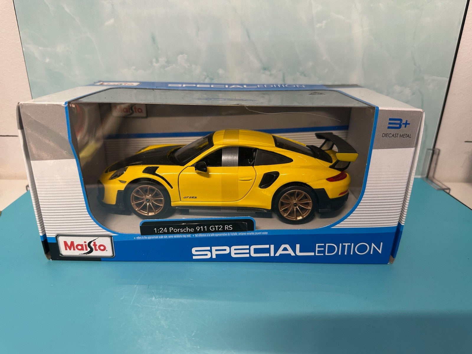 Maisto Special Edition Porsche 911 GT2 RS 1:24 Scale Diecast Model