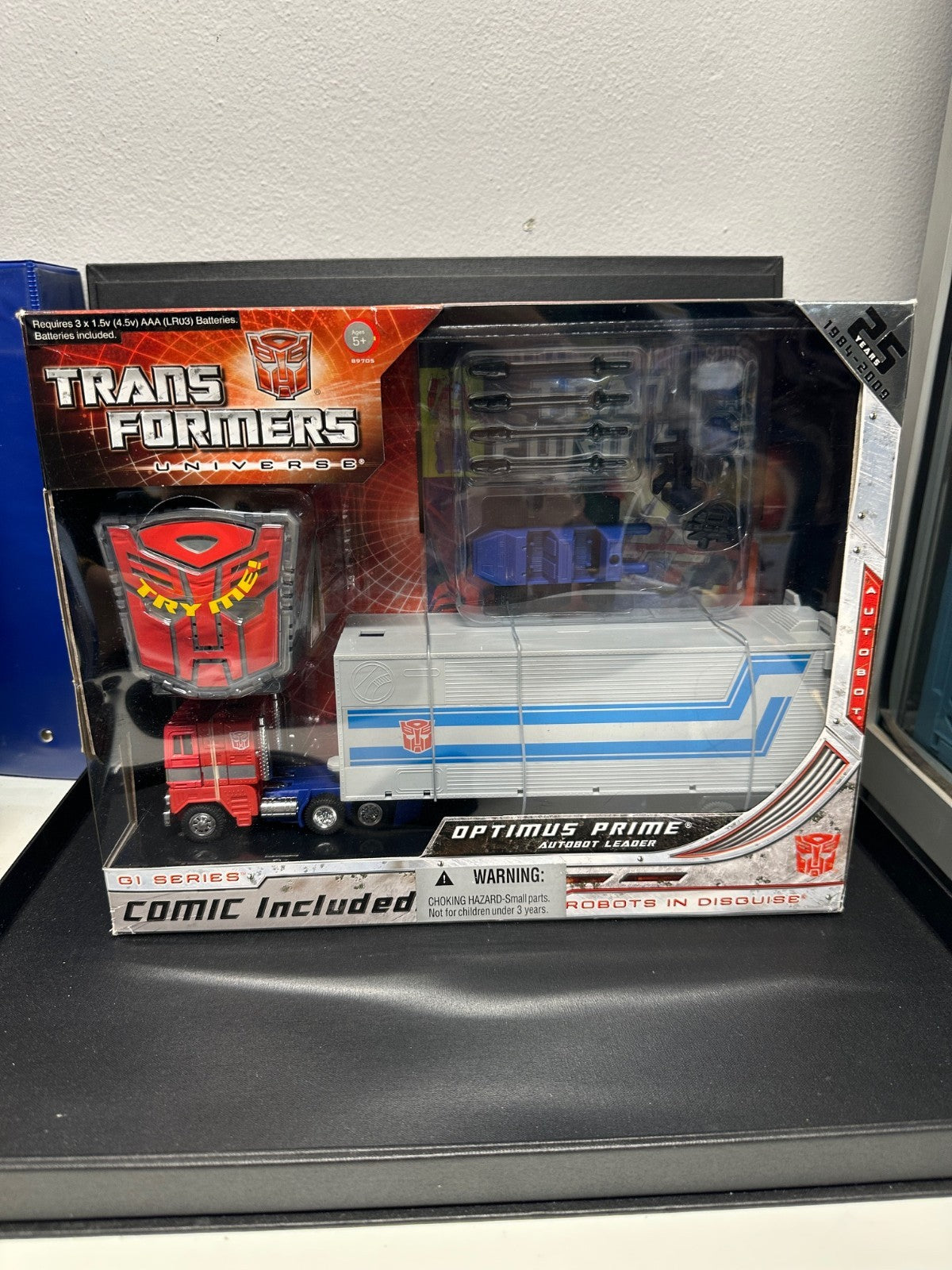 25th Anniversary G1 Optimus Prime Hasbro Transformers Universe Brand New rare