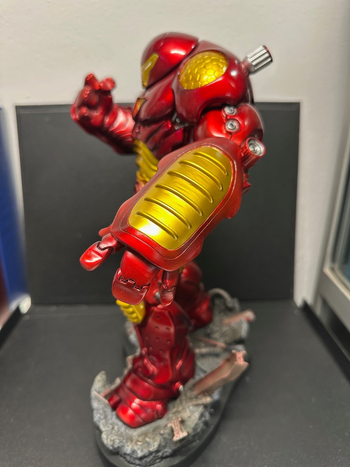 Invincible Iron Man Hulkbuster - Bowen Designs - Marvel Universe 473/1500 Rare