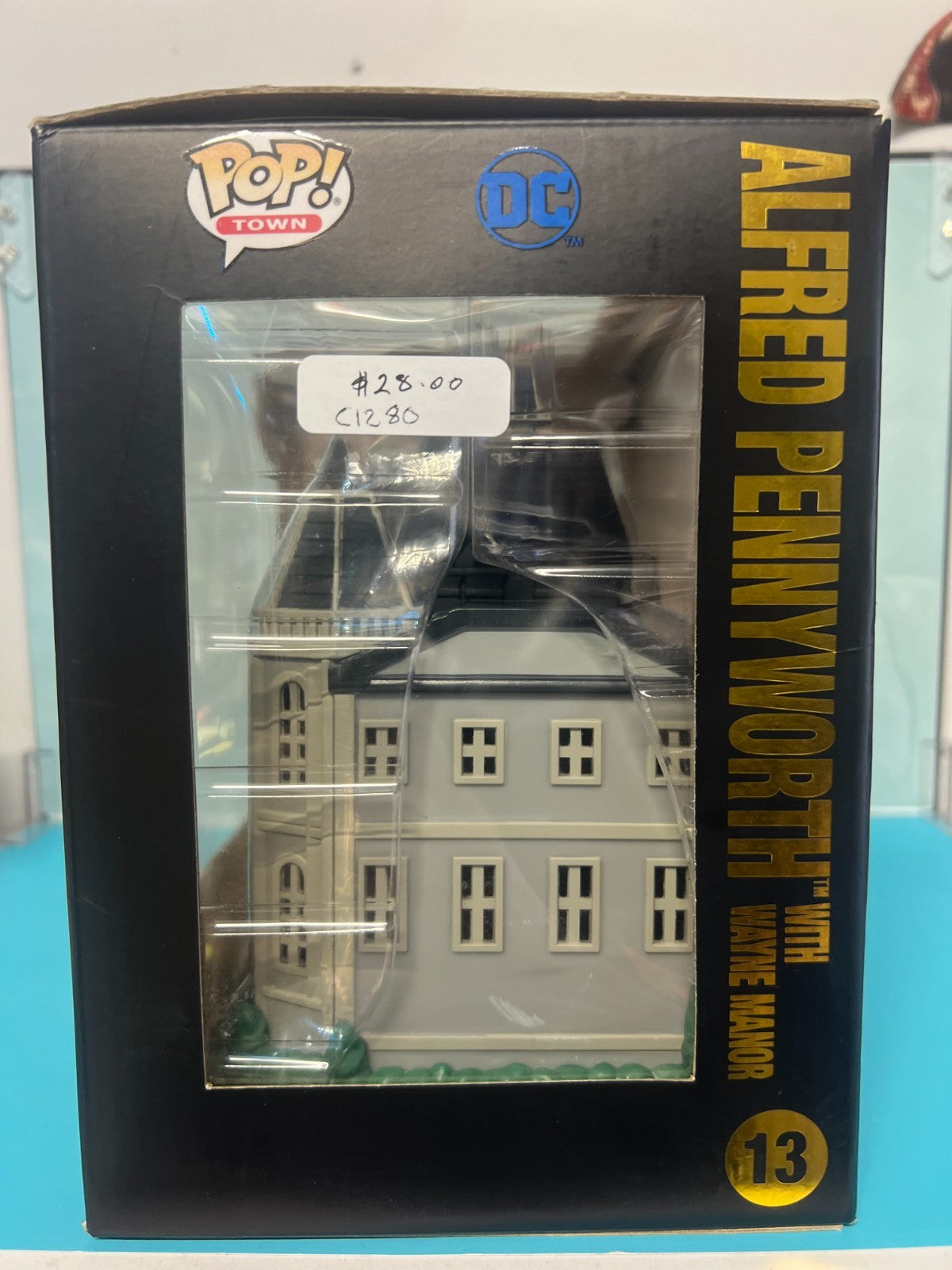 Funko Pop! Town: DC Universe - Alfred Pennyworth with Wayne Manor #13