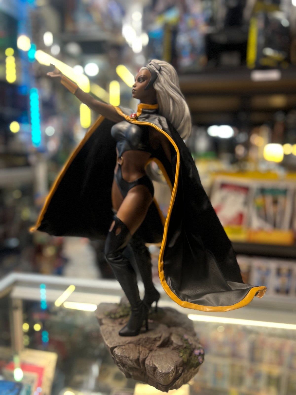 Sideshow Collectibles 300100 X-Men 1/4 Scale Storm Premium Format Figure Statue