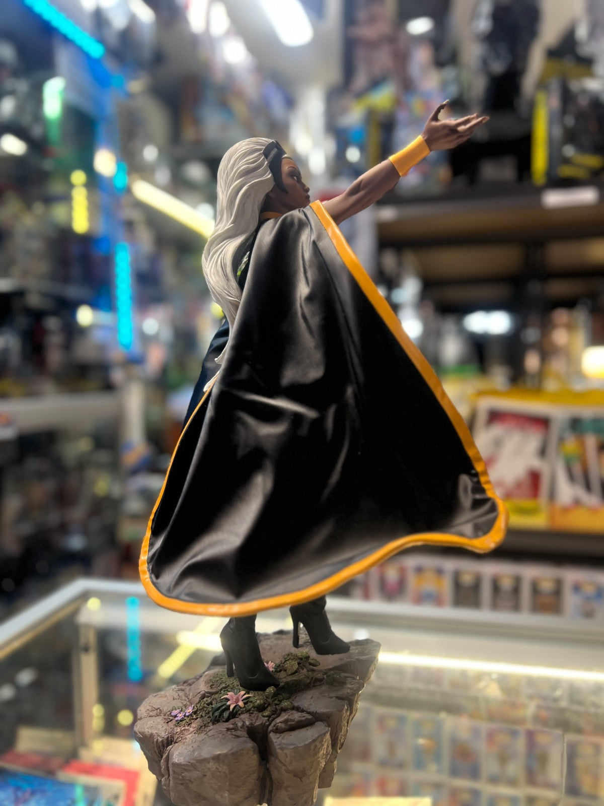 Sideshow Collectibles 300100 X-Men 1/4 Scale Storm Premium Format Figure Statue