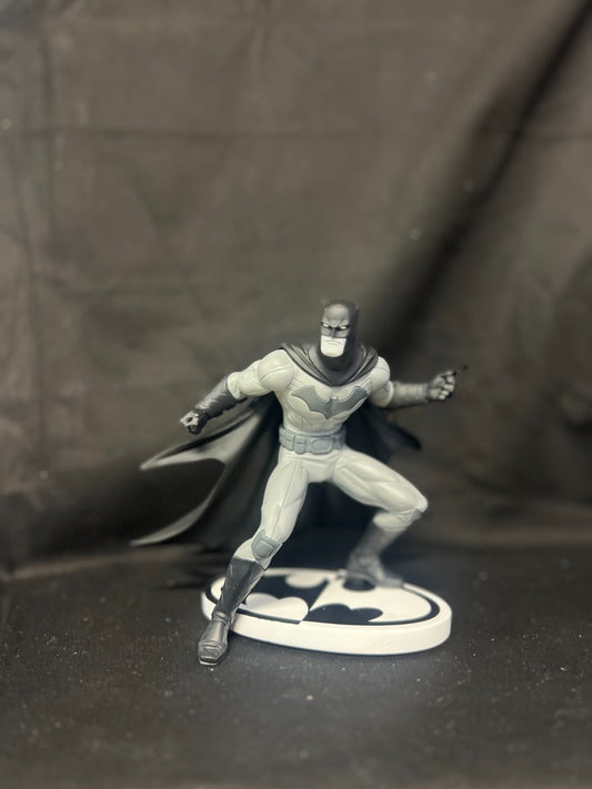 DC COLLECTIBLES BATMAN BLACK & WHITE STATUE GREG CAPULLO NEW 52 - SECOND EDITION