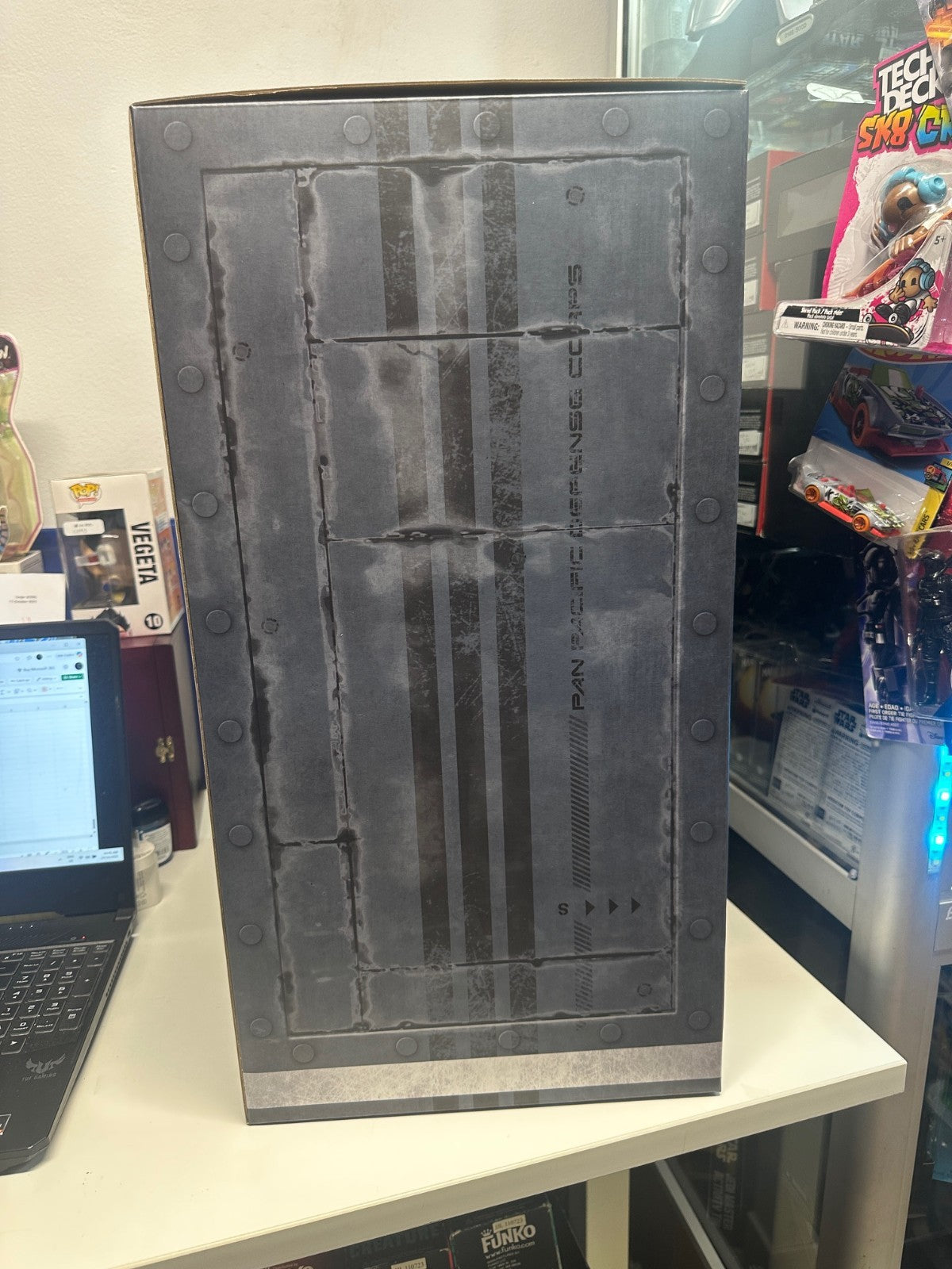 Sideshow Collectibles - Pacific Rim STRIKER EUREKA Statue