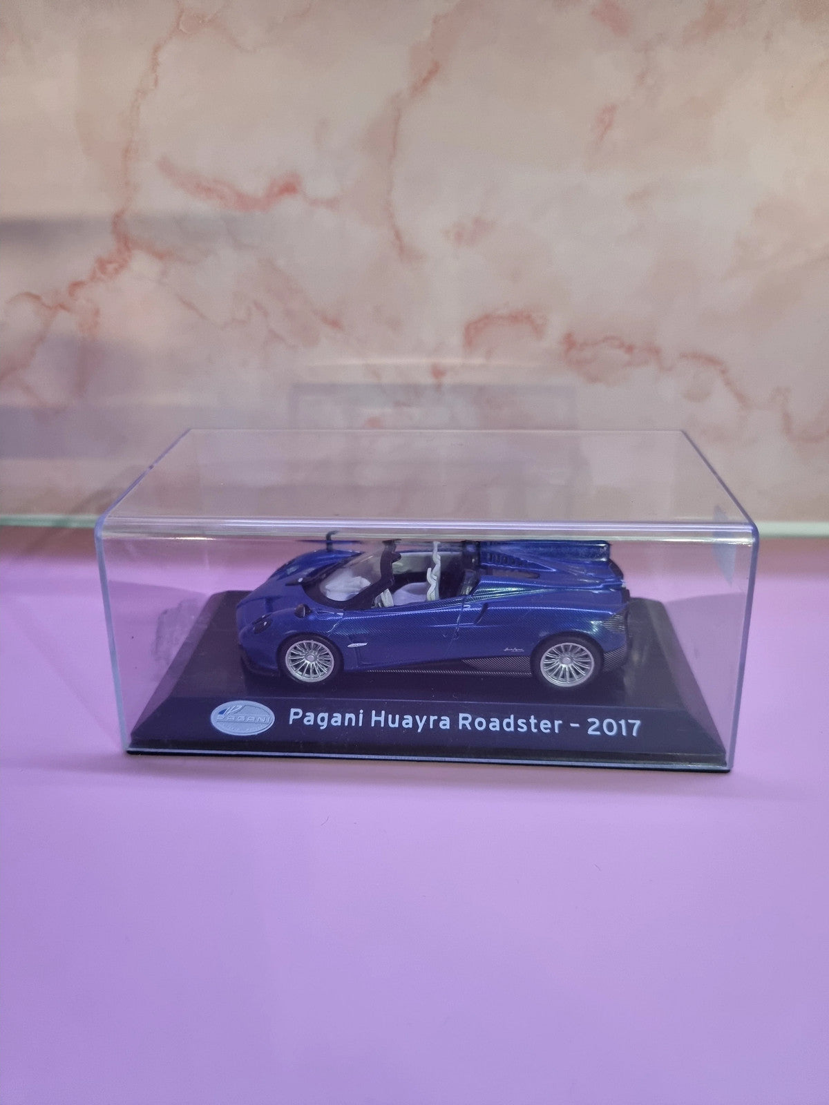 Pagani Huayra Roadster year 2017 blue carbon 1:43 Altaya