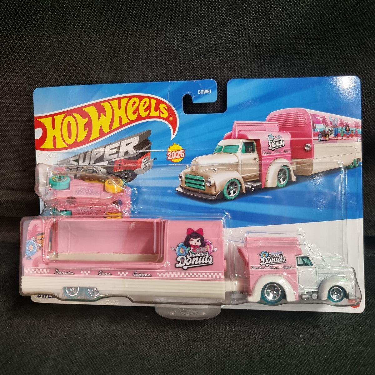Hot Wheels 2025 Super Rigs Sweetie's Donuts Sweet Delivery ( Box Damaged)