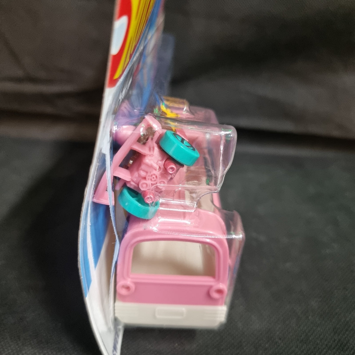 Hot Wheels 2025 Super Rigs Sweetie's Donuts Sweet Delivery ( Box Damaged)