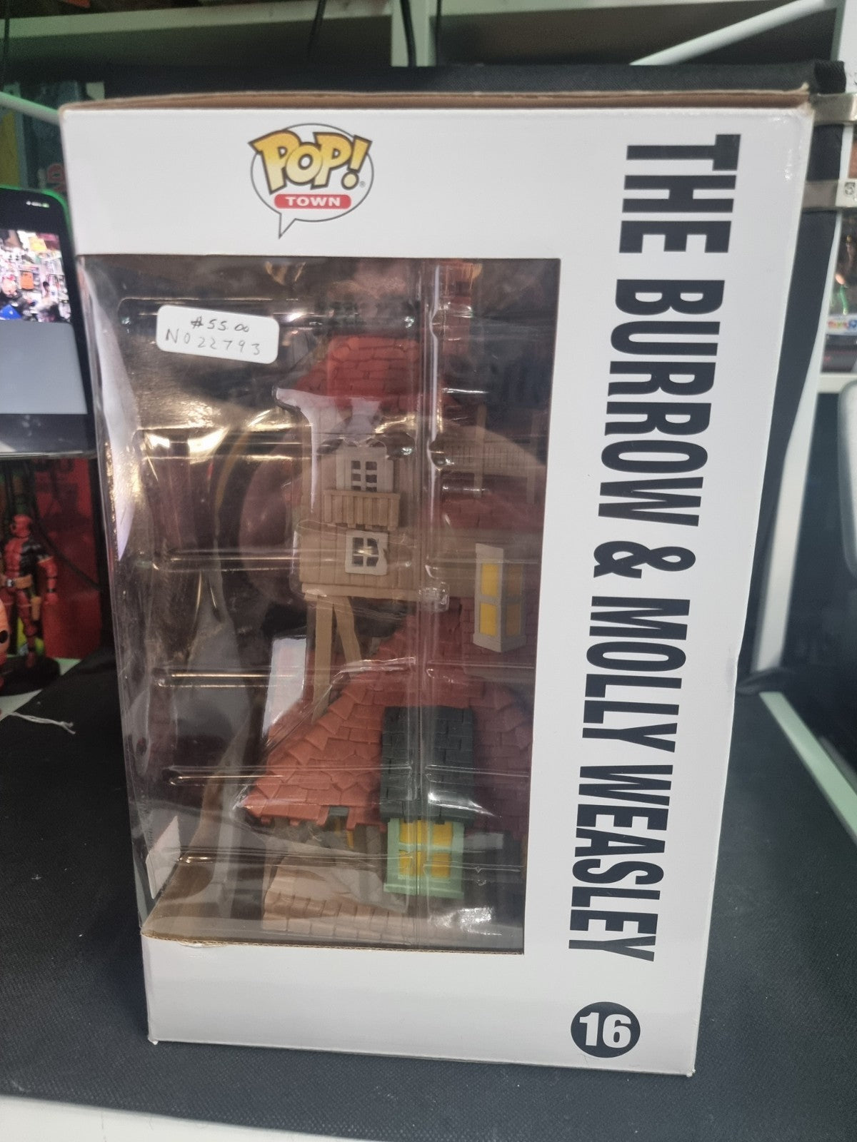 Funko Pop! Town The Burrow & Molly Weasley #16 NYCC 2020 Exclusive Harry Potter