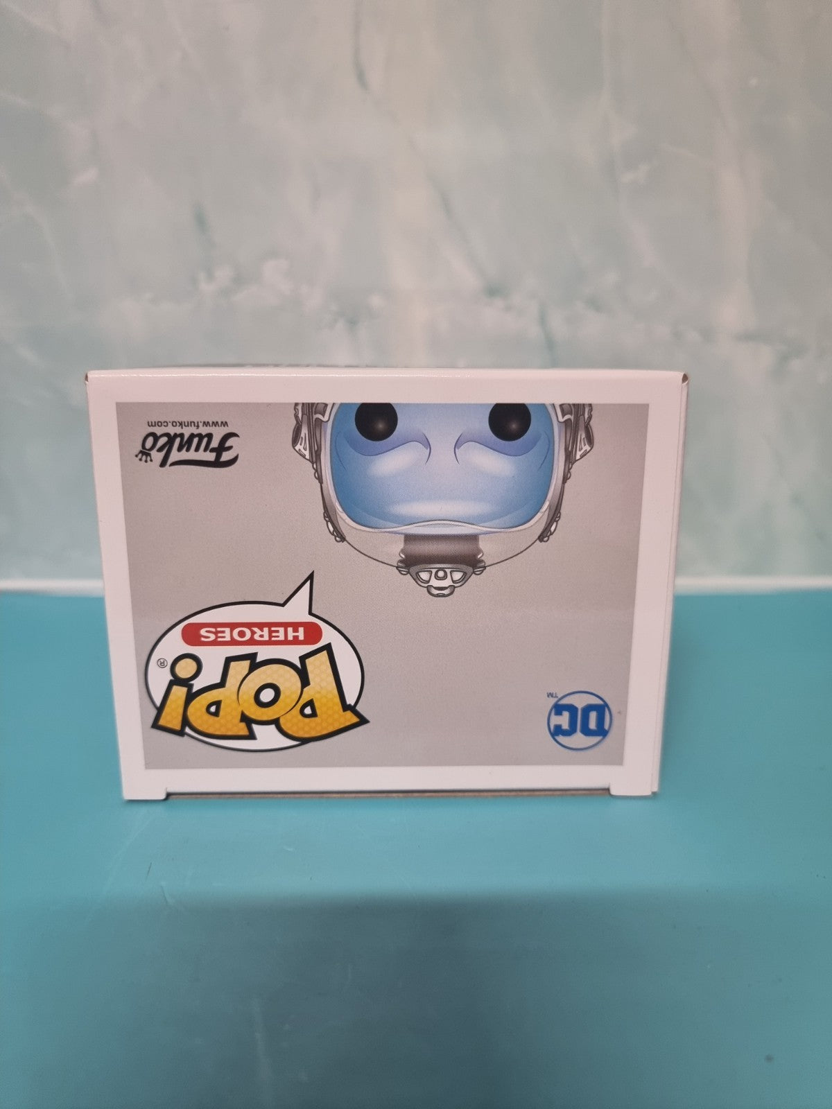Funko Pop Batman & Robin: Mr. Freeze #342 ( LIMITED EDITION Exclusive)