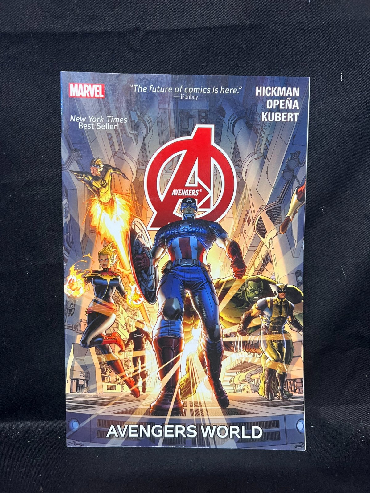 Avengers - Volume 1: Avengers World (Marvel Now) by Jonathan Hickman