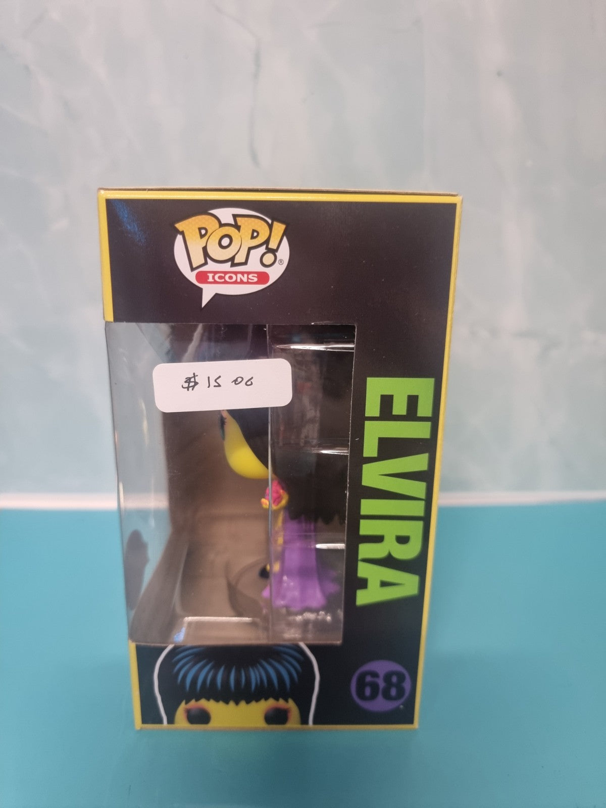Funko POP! Vinyl Figure - 68 Elvira 40 Years - Elvira (SE) (Black Light)