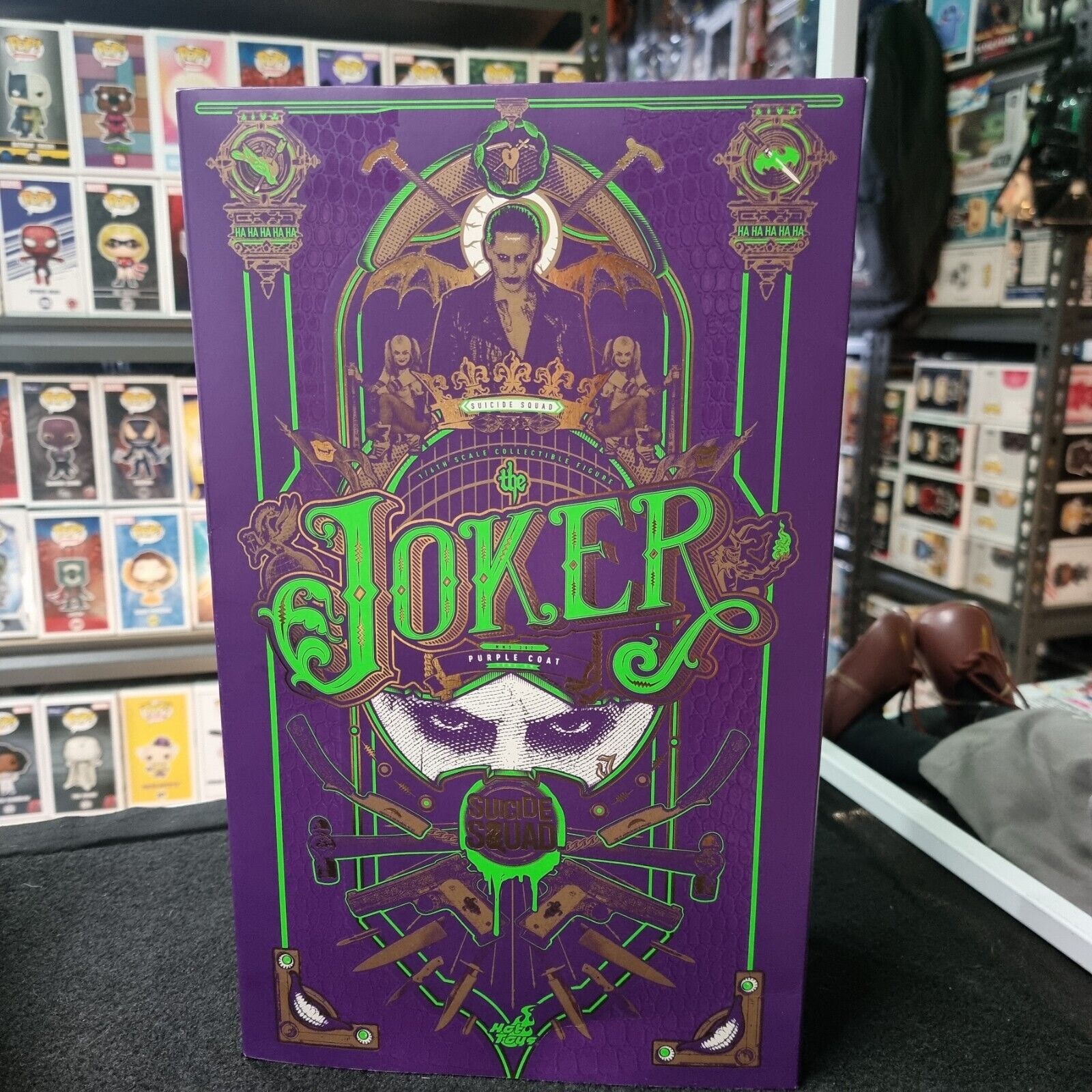 Hot Toys MMS382 Joker Purple Coat  Special Edition Suicide Squad 