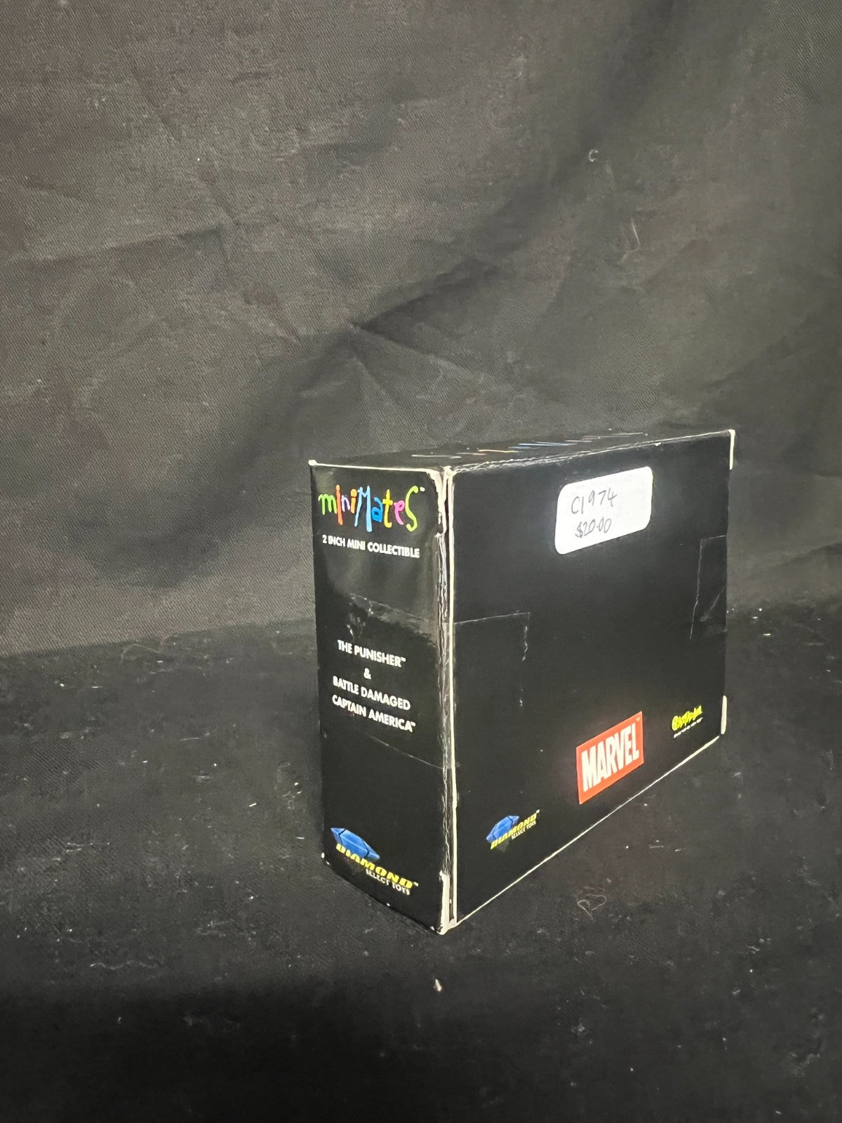 MARVEL UNIVERSE MINIMATES-THE PUNISHER & BATTLE DAMAGED CAPTAIN AMERICA. 2004MIP