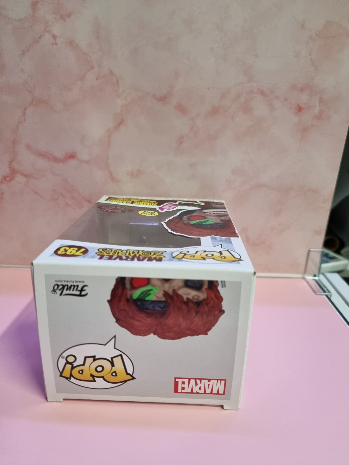 Marvel Zombies Zombie Gambit Glows Funko Pop # 793 in the Dark Special Edition