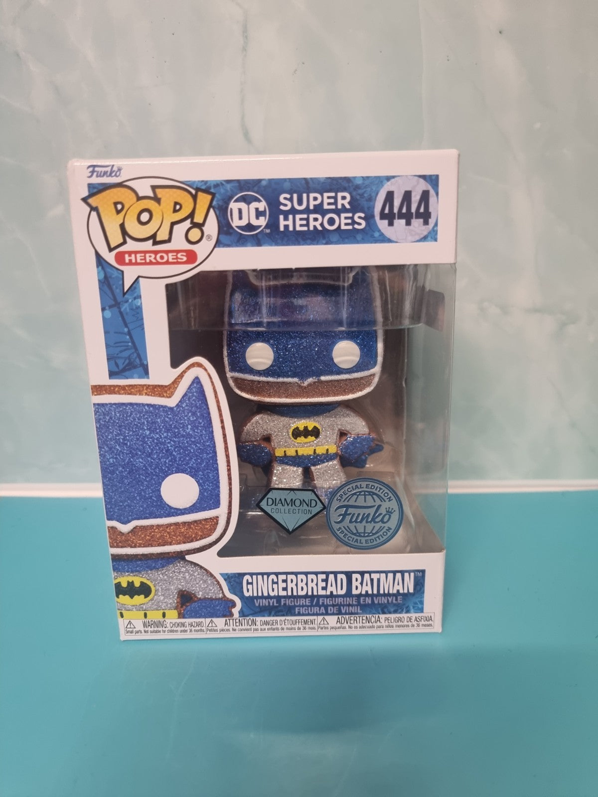 Funko Pop! DC Gingerbread Batman #444 Diamond Glitter Special Edition