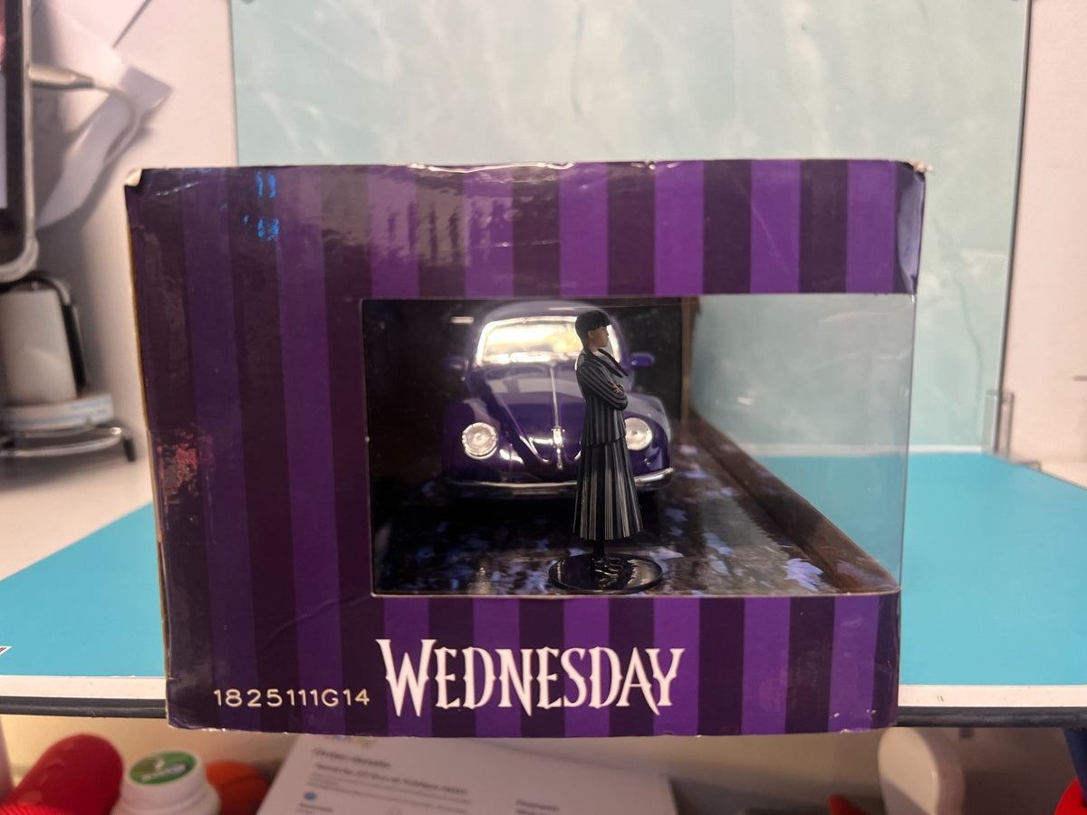 Jada Wednesday TV Series Volkswagen Beetle with Figures 1/24. Addams thing lurch