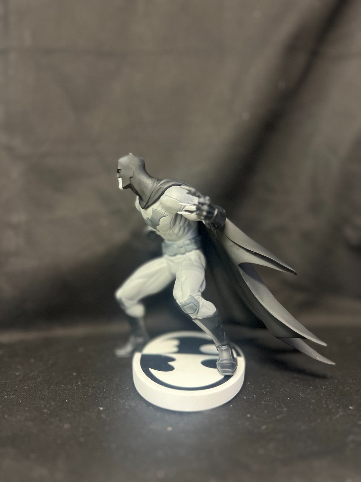 DC COLLECTIBLES BATMAN BLACK & WHITE STATUE GREG CAPULLO NEW 52 - SECOND EDITION