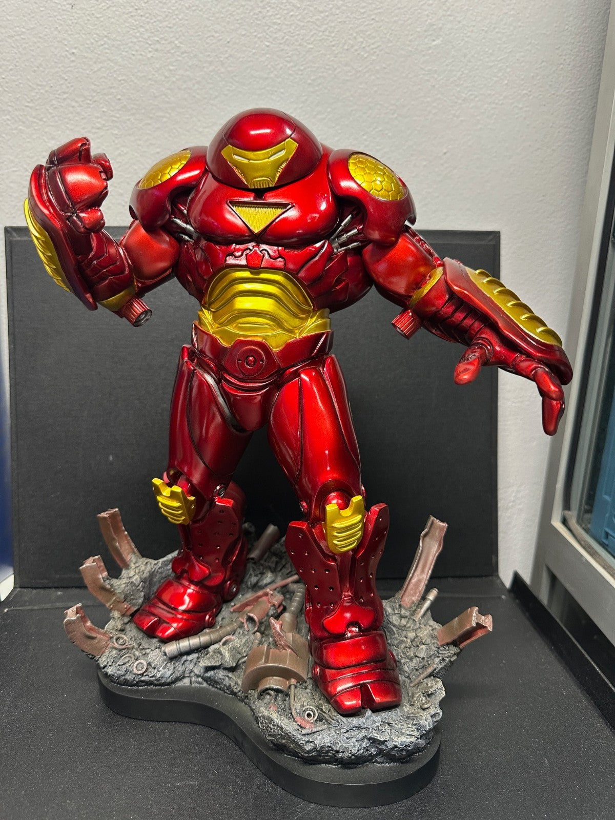 Invincible Iron Man Hulkbuster - Bowen Designs - Marvel Universe 473/1500 Rare