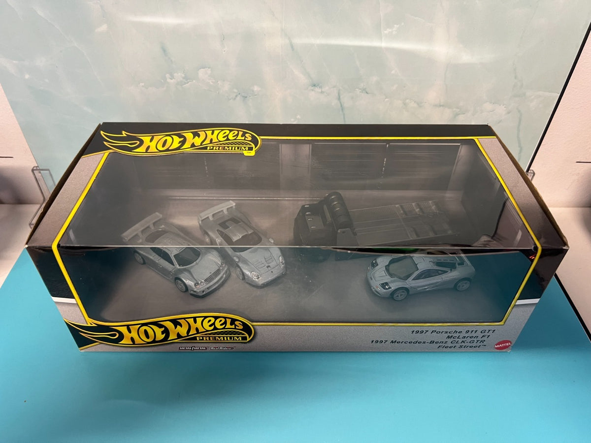 Hot Wheels - DieCast Premium Collector Fleet Street