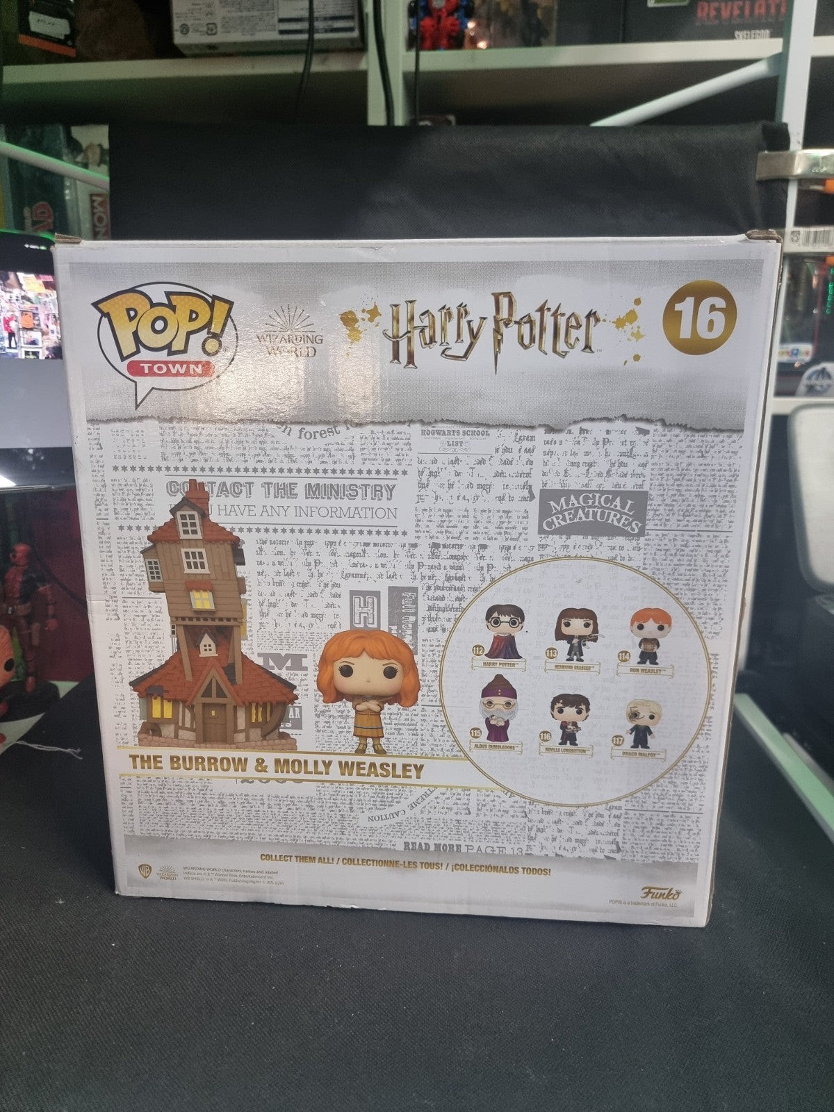 Funko Pop! Town The Burrow & Molly Weasley #16 NYCC 2020 Exclusive Harry Potter
