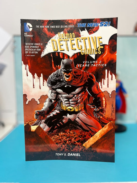 Batman Detective Comics • Volume 2: Scare Tactics. DC Comics.