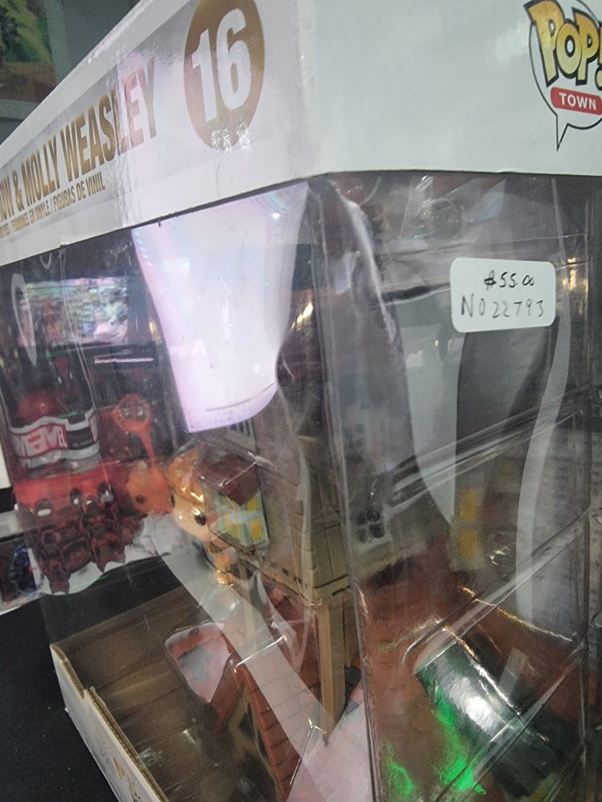 Funko Pop! Town The Burrow & Molly Weasley #16 NYCC 2020 Exclusive Harry Potter