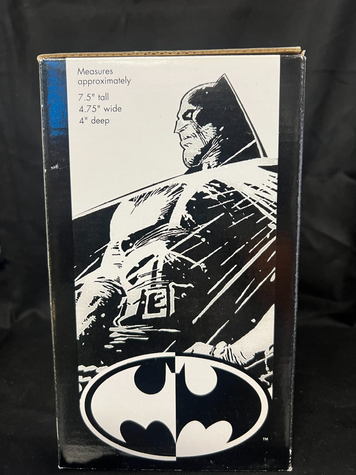 DC COLLECTIBLES BATMAN BLACK & WHITE STATUE BY FRANK MILLER SECOND EDITION