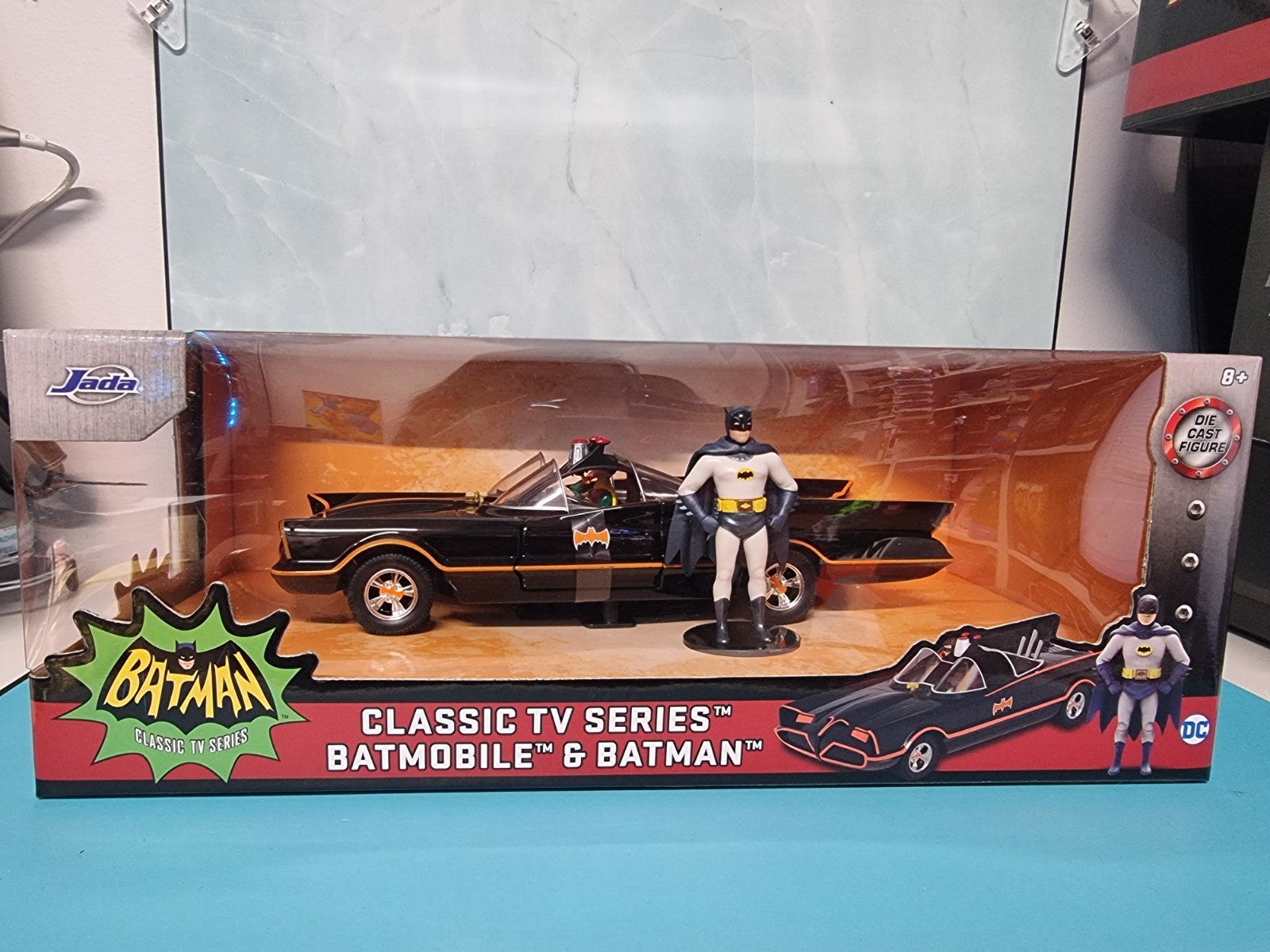 Jada Toys DC Comics 1966 Classic TV Series Batmobile & Batman  1/24 scale
