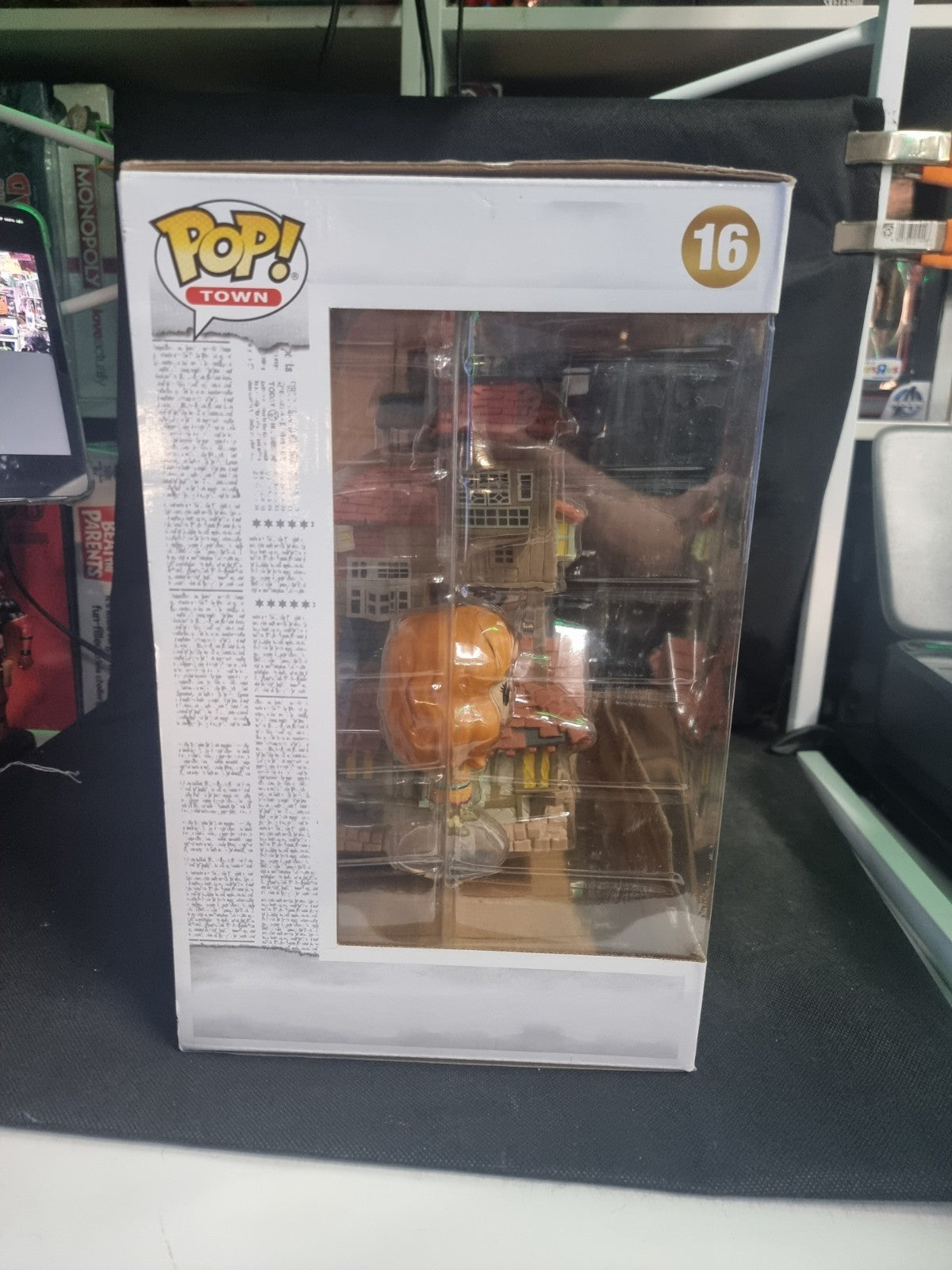 Funko Pop! Town The Burrow & Molly Weasley #16 NYCC 2020 Exclusive Harry Potter