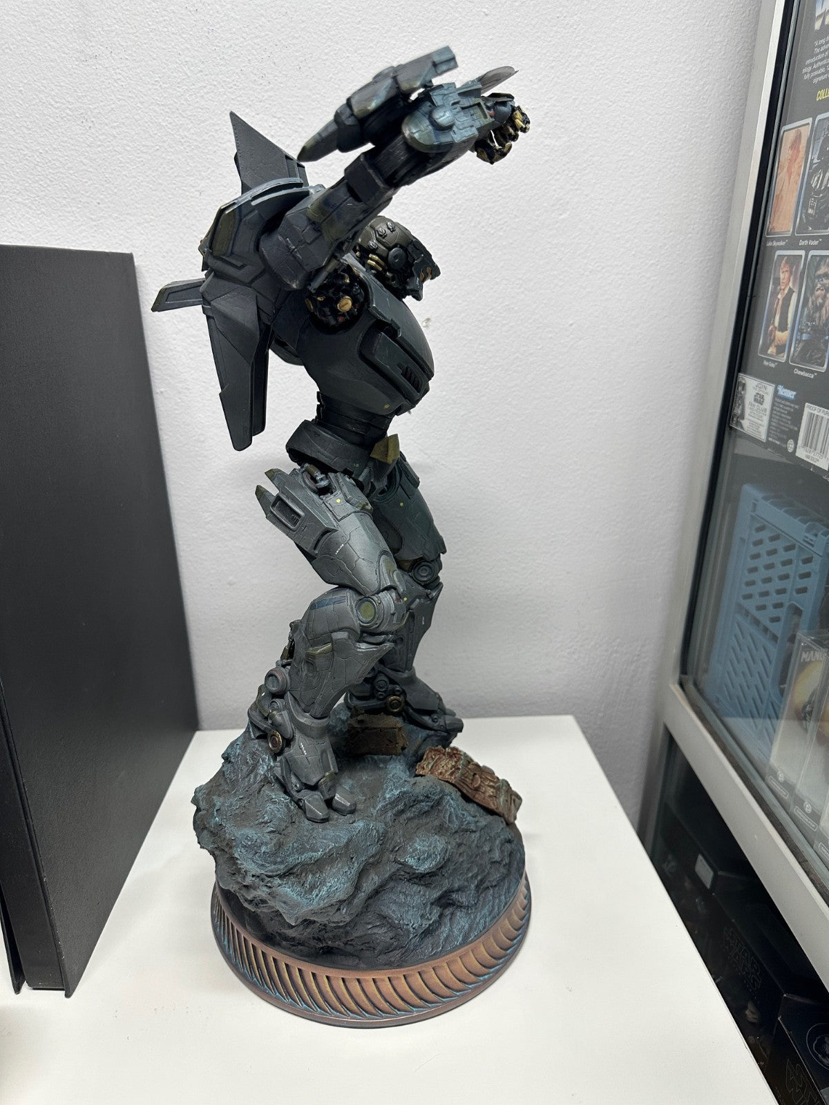 Sideshow Collectibles - Pacific Rim STRIKER EUREKA Statue